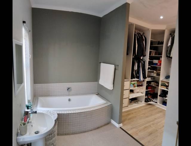 3 BEDROOM FREEHOLD FOR SALE IN WINDSOR PARK